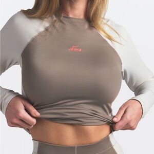 NikeSKIMS Shine Women's Long-Sleeve Crew-Neck Top